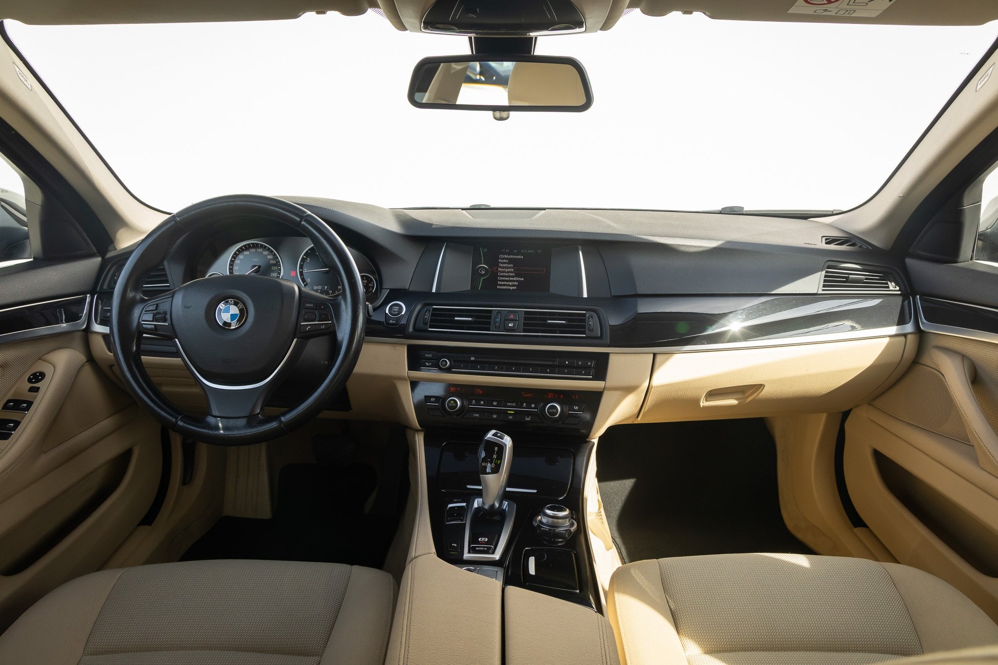BMW 5 Serie 520i Last Min. Ed. (bj 2014, automaat), Auto's, Achterwielaandrijving, Gebruikt, Euro 6, 4 cilinders
