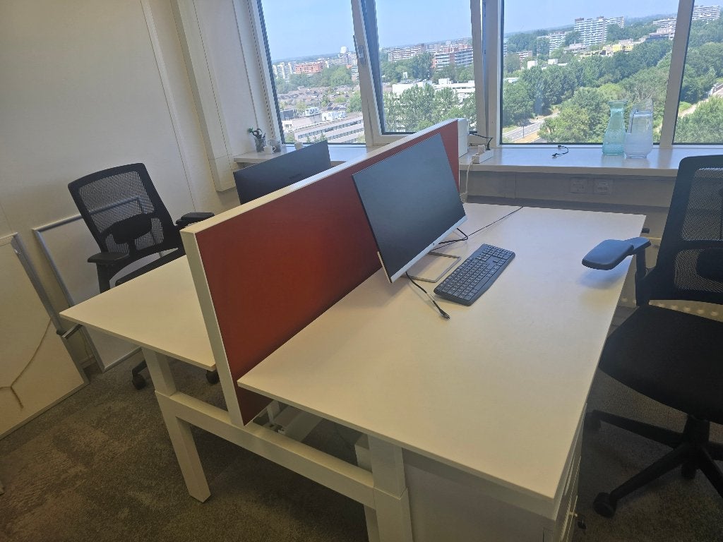 Ahrend dubbel bureau, Huis en Inrichting, Bureaus, Ophalen, Metaal, Zo goed als nieuw, Industrieel