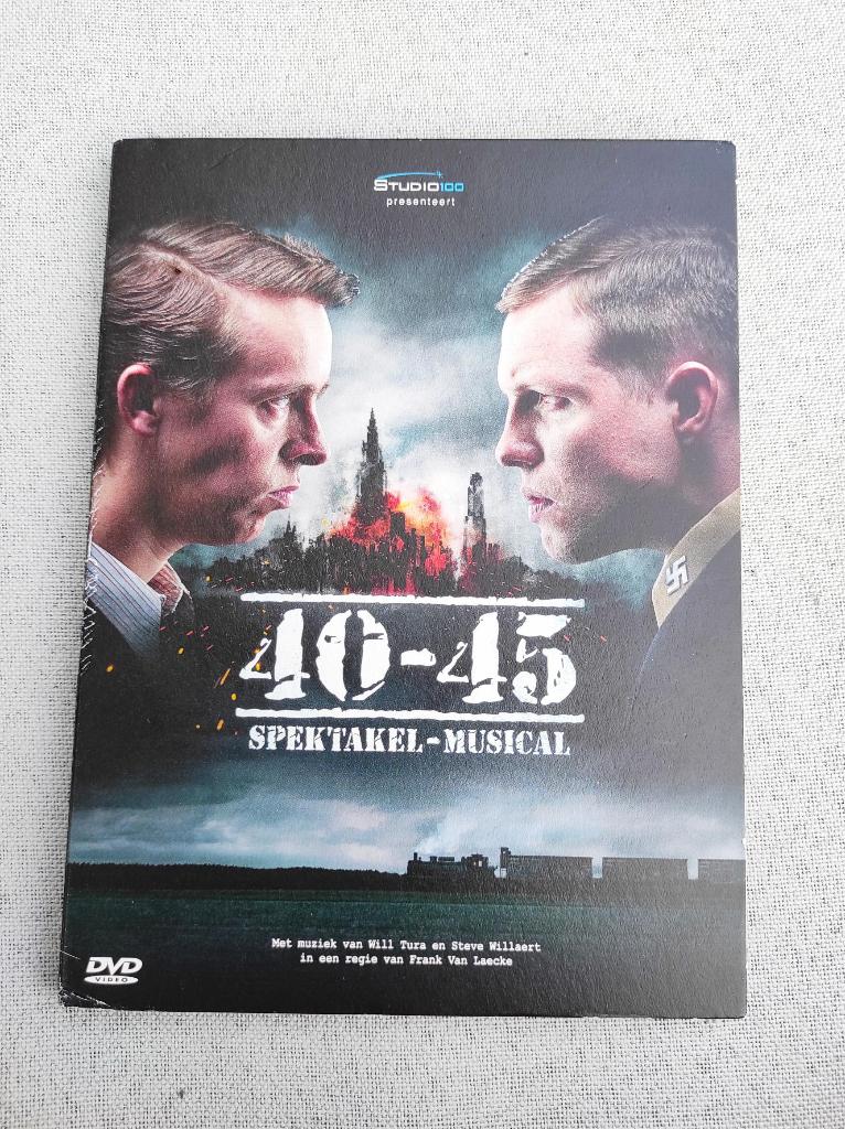 DVD 40-45 spektakel-musical Studio100, Alle leeftijden, Verzenden, Zo goed als nieuw