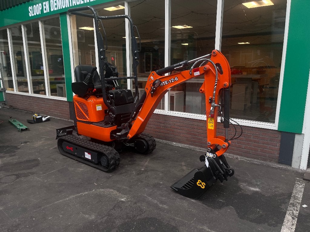 Mini graafmachine 1200 kg met kubota motor, snelwissel 3 bak, Zakelijke goederen, Machines en Bouw | Kranen en Graafmachines, Fortweg 3