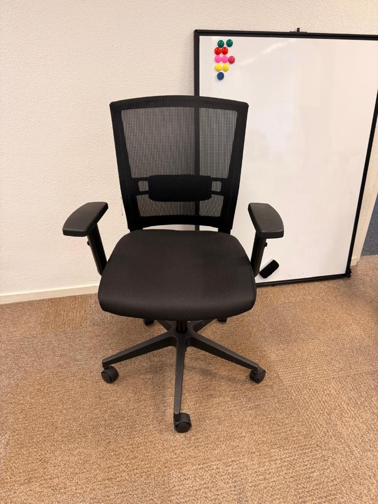 Ergonomische bureaustoel – Verstelbaar, Ophalen, Zwart, Zo goed als nieuw, Bureaustoel
