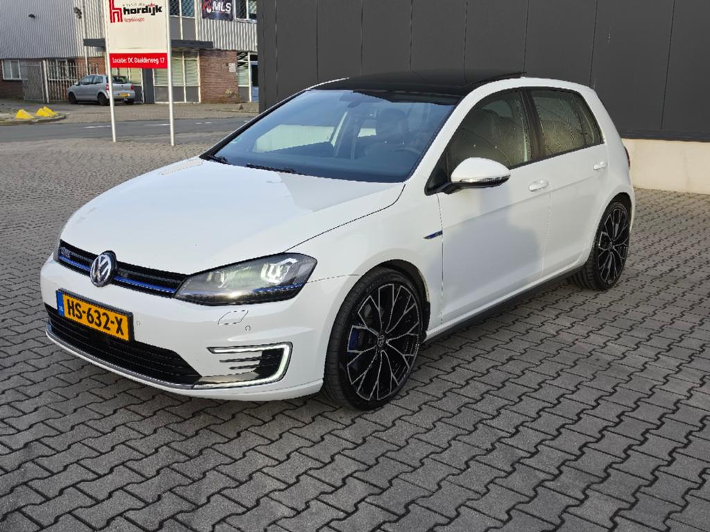 Volkswagen Golf 1.4 TSI Phev GTE vol in opties, Auto's, Zwart, Wit, 1499 kg, 149 pk