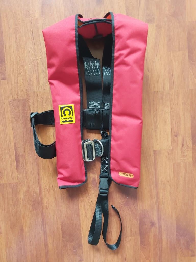 Crewsaver Crewfit 150N opblaasbaar reddingsvest met harnas, Watersport en Boten, Ophalen of Verzenden, Dame of Heer, Reddingsvest of Zwemvest