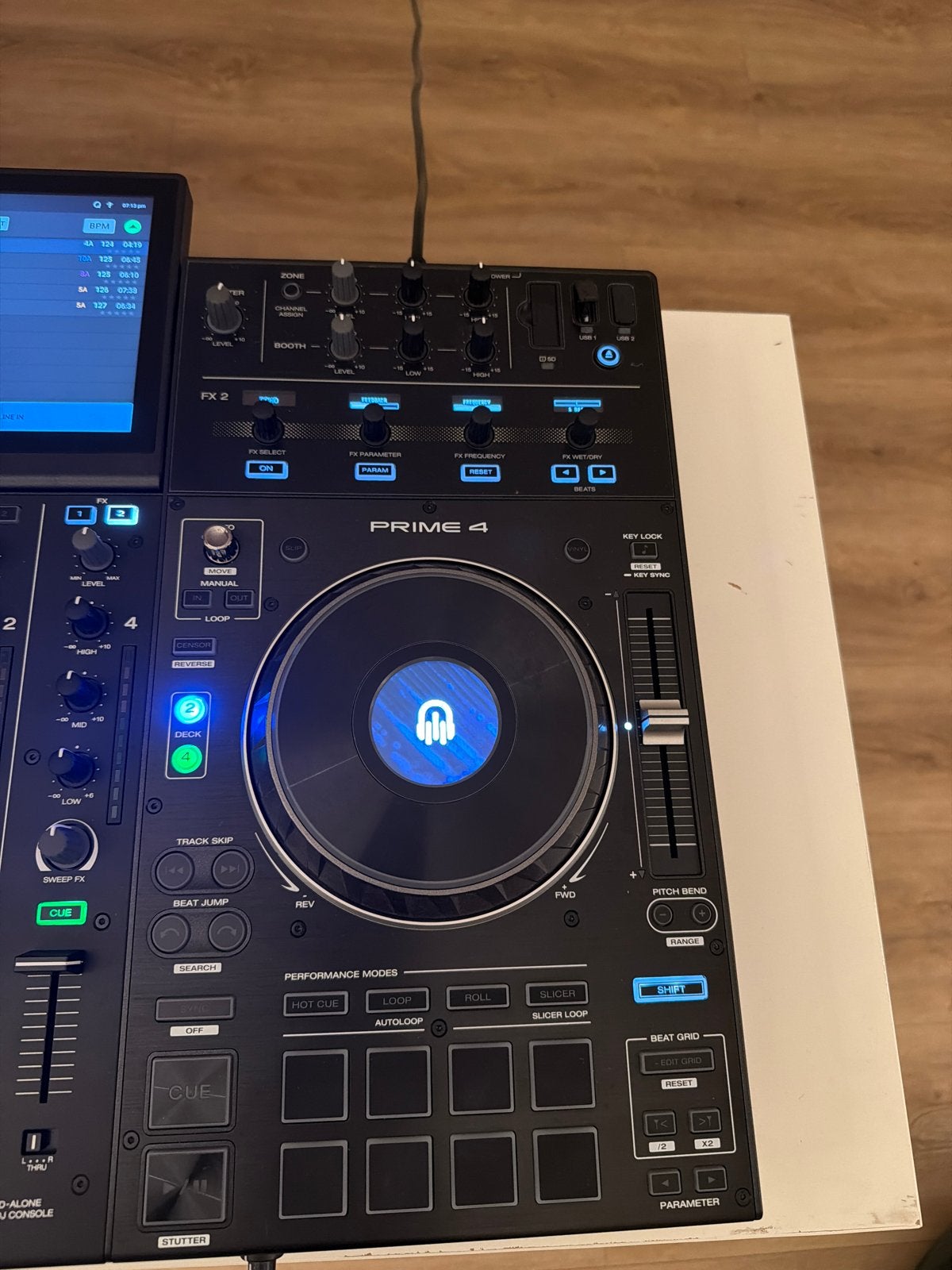 Foto 6 van Denon DJ Prime 4 - Professionele DJ Controller