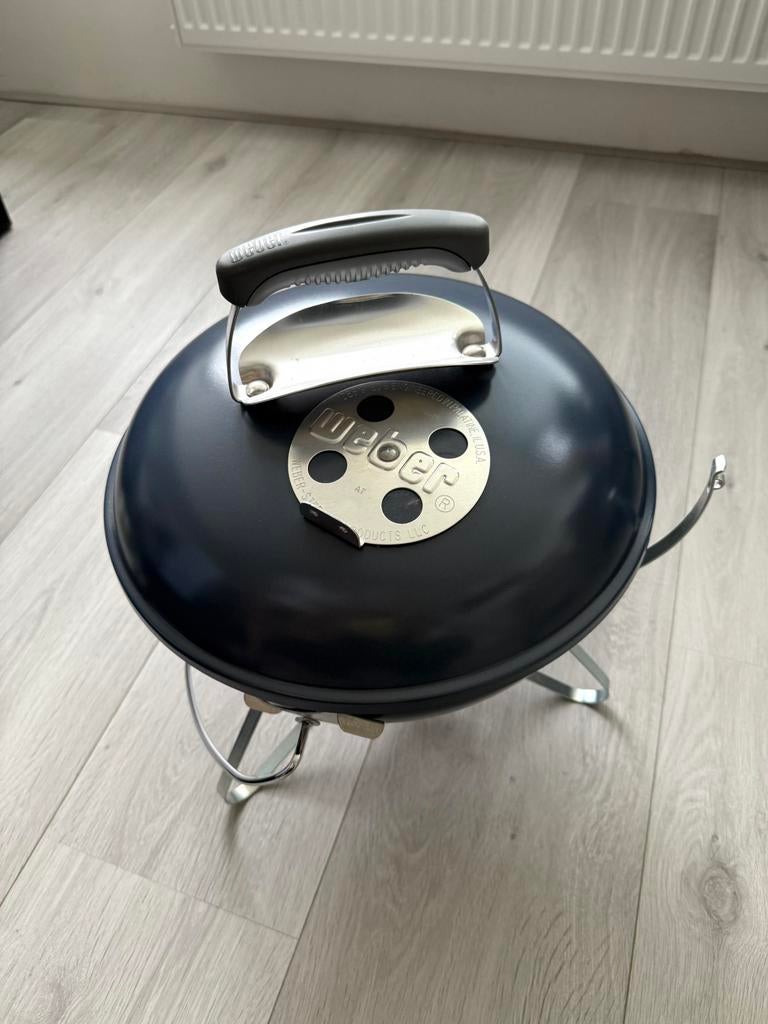 Weber snokey Joe bbq, blauw, Tuin en Terras, Houtskoolbarbecues, Ophalen, Zo goed als nieuw