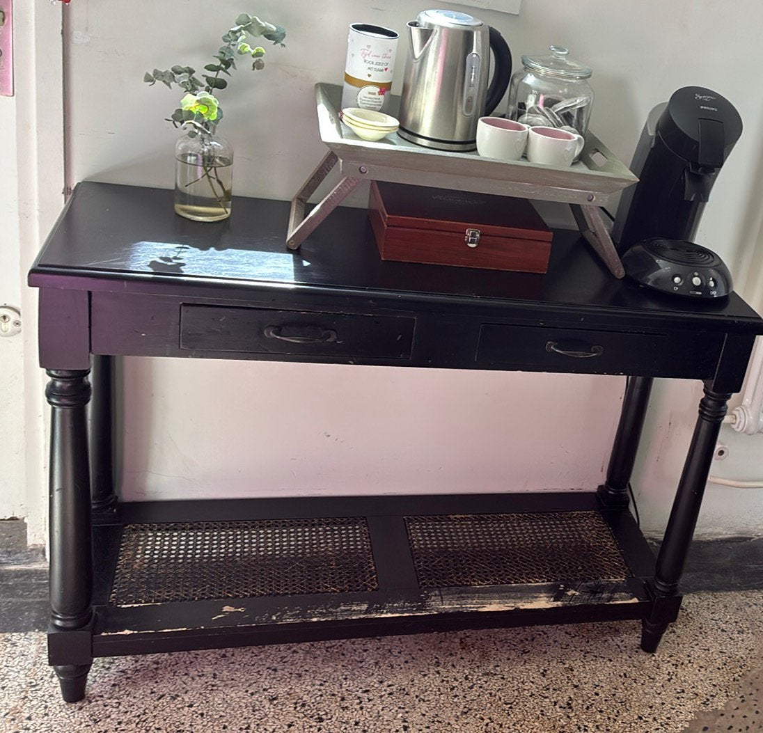 Mooie authentieke grote zwarte sidetable, Ophalen, 100 tot 150 cm, Zo goed als nieuw, 25 tot 50 cm
