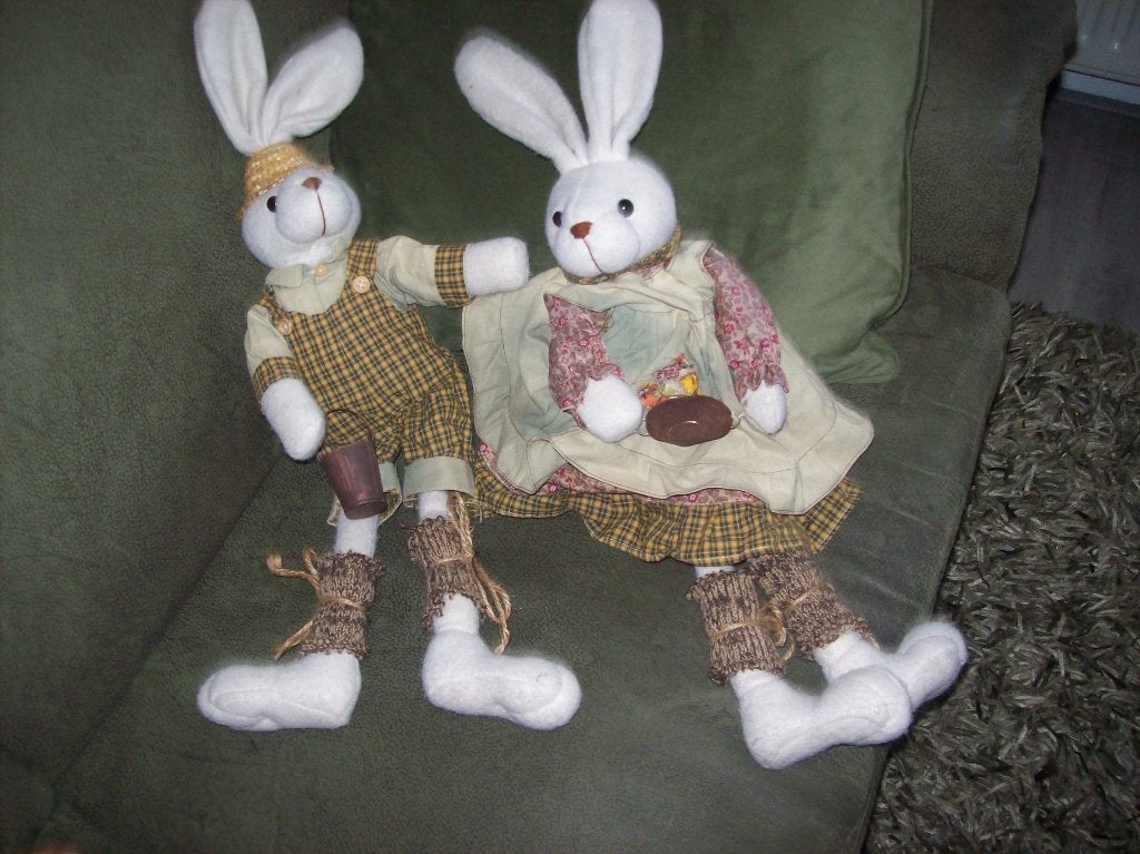 63cm hoge hazen ,met kleine ijzeren decoratie, Ophalen