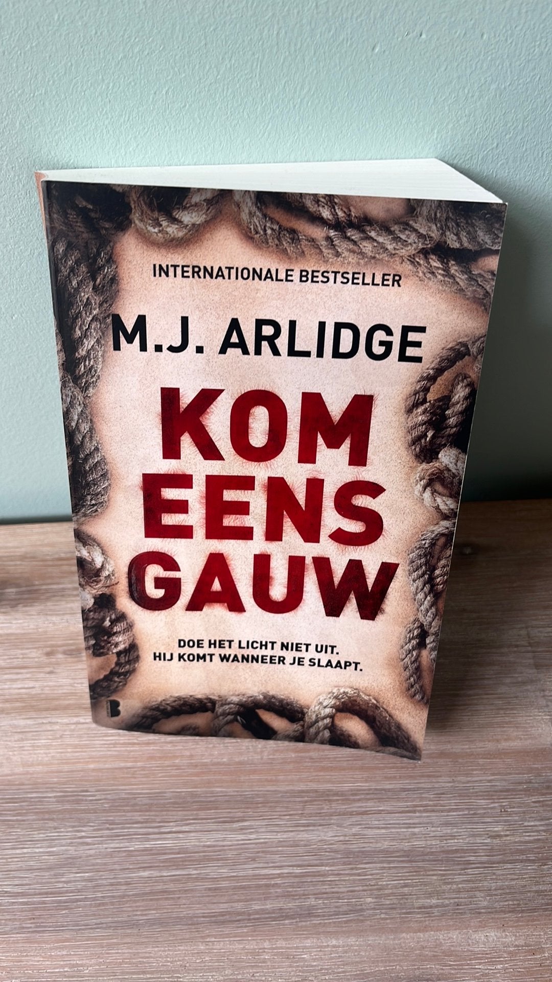 Kom eens gauw van M.J. Arlidge, Boeken, Thrillers, Ophalen, Zo goed als nieuw