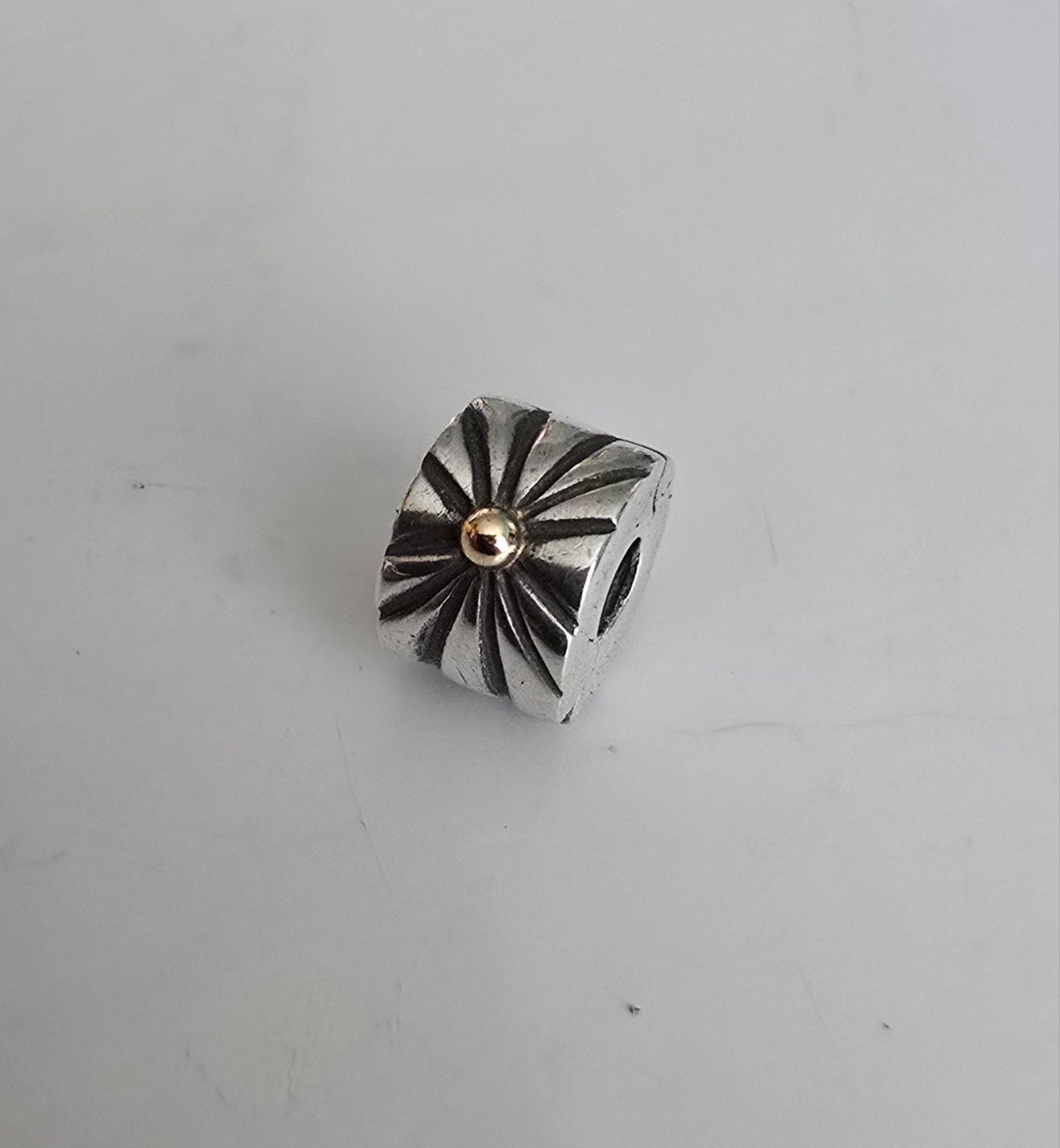 Prachtige originele zilveren Pandora bedel/clip met goud, Ophalen of Verzenden, Zo goed als nieuw, Zilver, Pandora