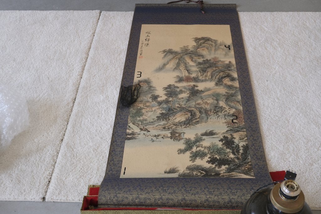 Chinese decoratieve hangrol met landschap en opbergdoos – €5, Ophalen