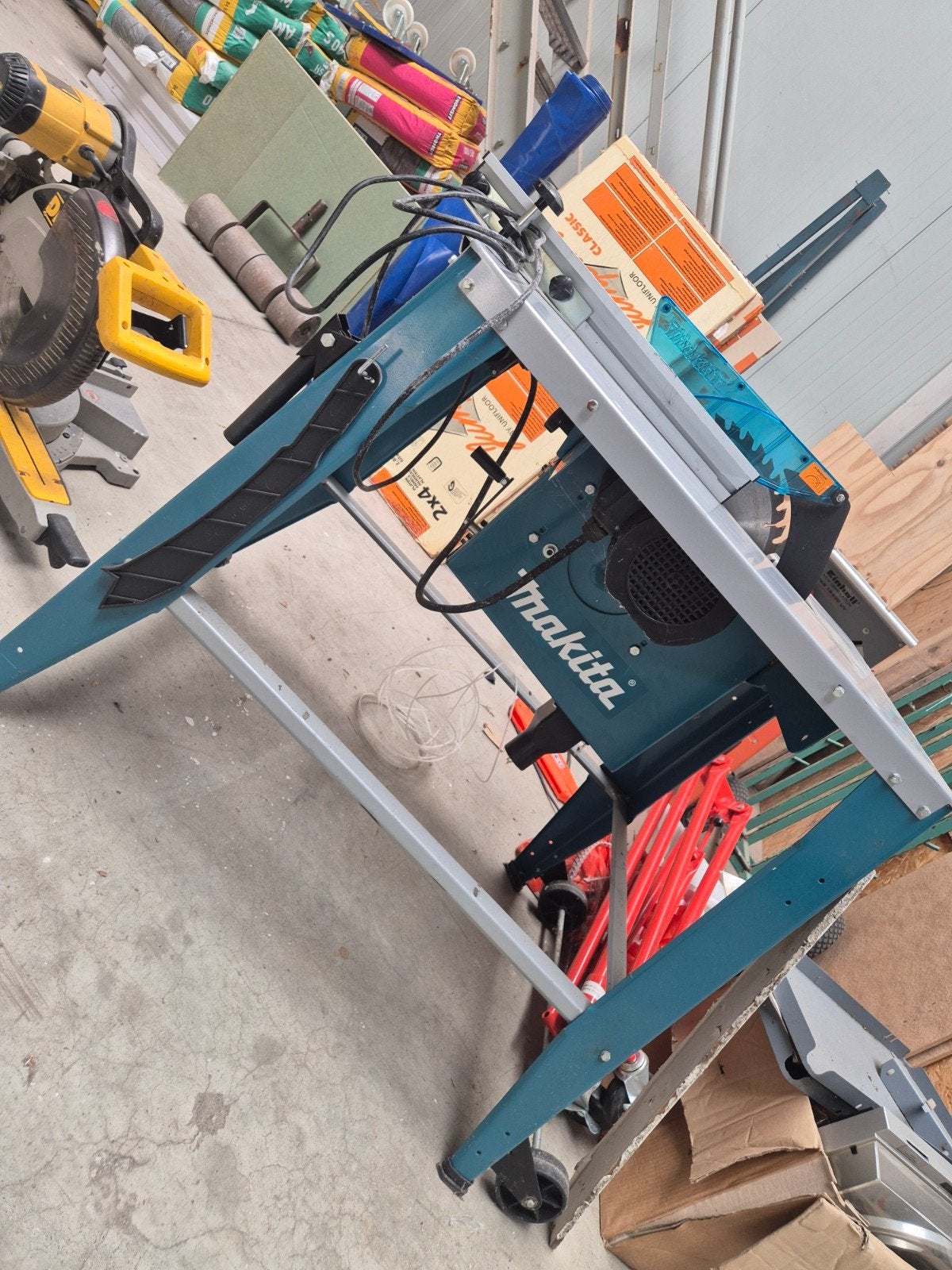 Makita 2712 Tafelzaag - Krachtige 2000W Cirkelzaag, Doe-het-zelf en Verbouw, Cirkelzaag, Ophalen of Verzenden, Zo goed als nieuw