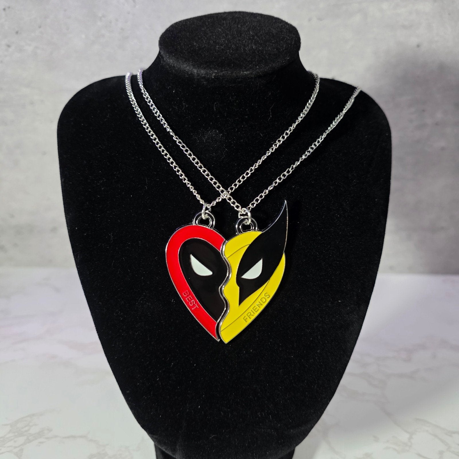Deadpool & Wolverine Best Friend's Chain, Ophalen of Verzenden, Nieuw, Rood, Met hanger