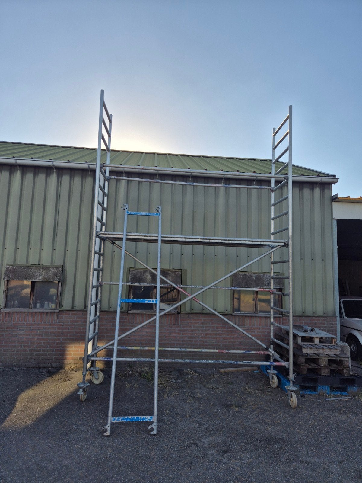 Aluminium layher rolsteiger smal, Doe-het-zelf en Verbouw, Steigers, Ophalen, Gebruikt, Rolsteiger of Kamersteiger, 5 meter of hoger