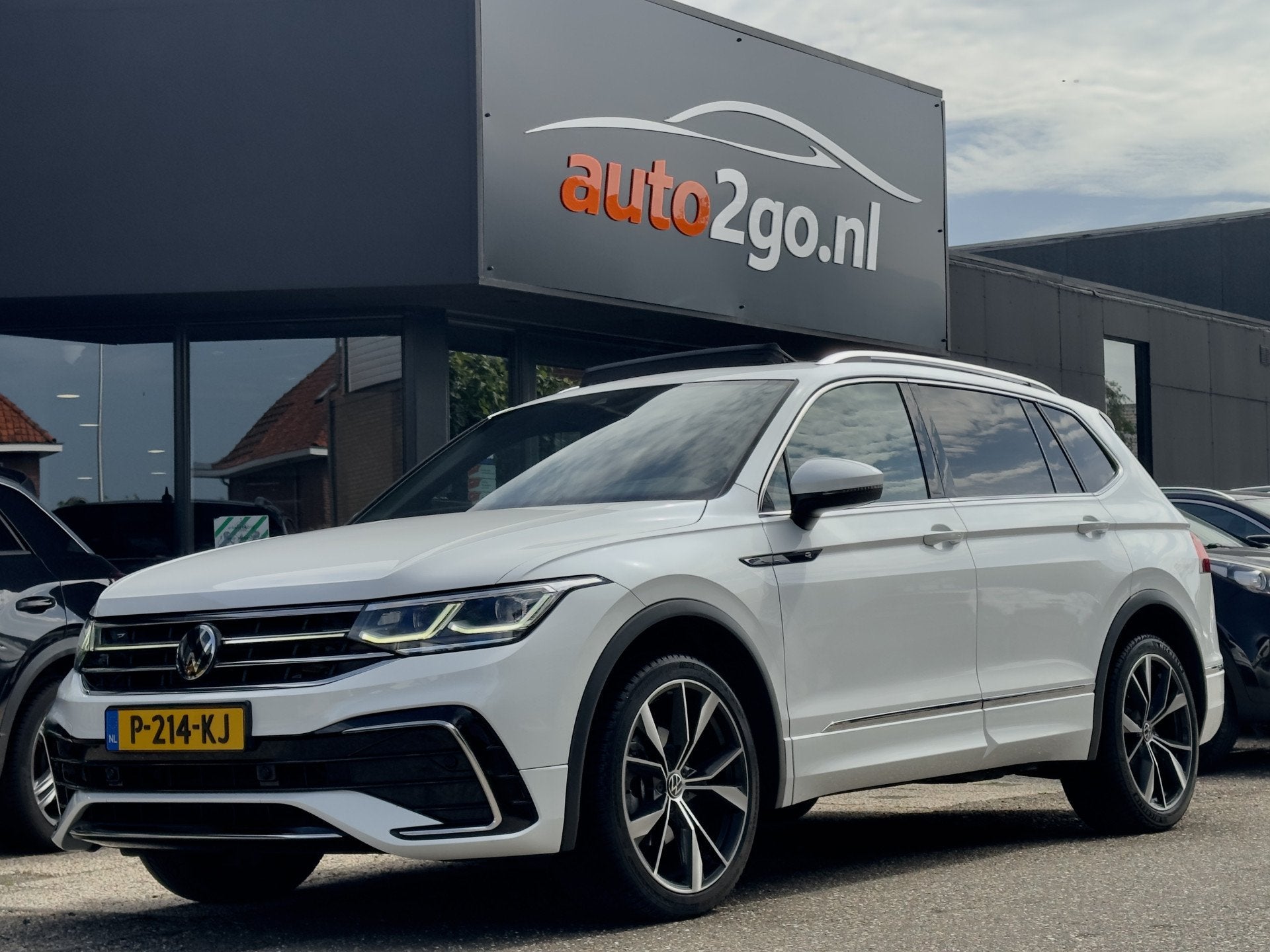 Volkswagen Tiguan Allspace 1.5 TSI AUT7 3X R-LINE 7PERS PANO, Dealer onderhouden, Euro 6, 4 cilinders, 150 pk