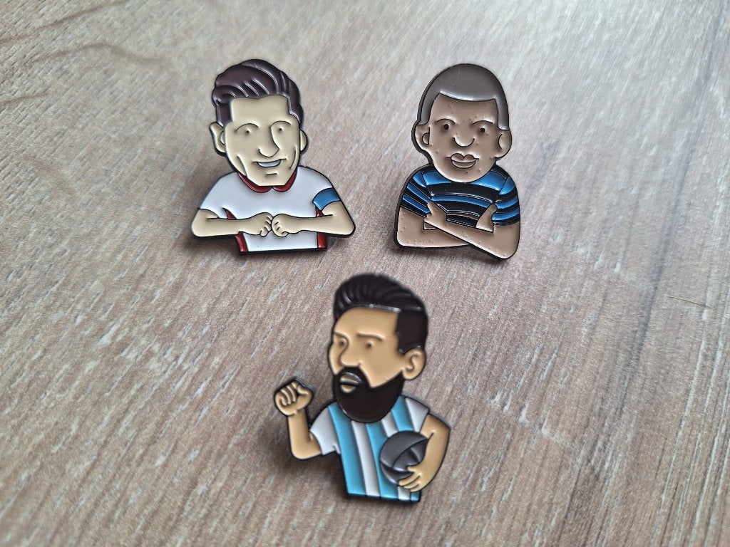 3 pins van Voetballers (Messi,Mbappe en lewandowski) te koop, Verzamelen, Ophalen of Verzenden, Nieuw, Sport, Speldje of Pin
