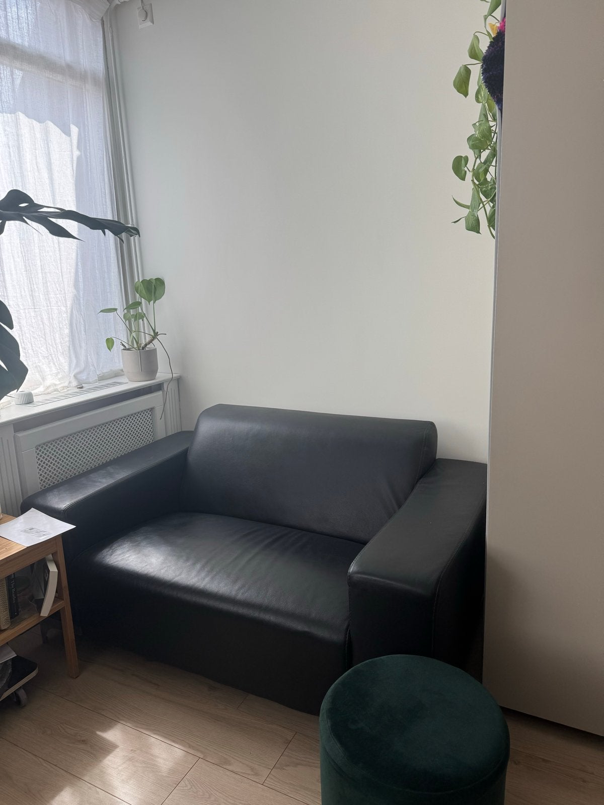 Zwarte tweepersoonsbank (loveseat) van leer, Ophalen, Gebruikt, Tweepersoons, Rechte bank