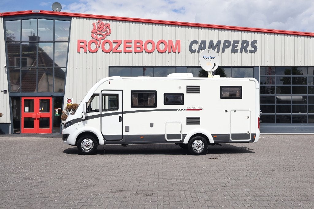 Adria Sonic I 700 SL ! 180 PK AUTOMAAT ! LEVEL ! 2X AIRCO !, Caravans en Kamperen, Ringverwarming, Fiat, 7 tot 8 meter, Bedrijf