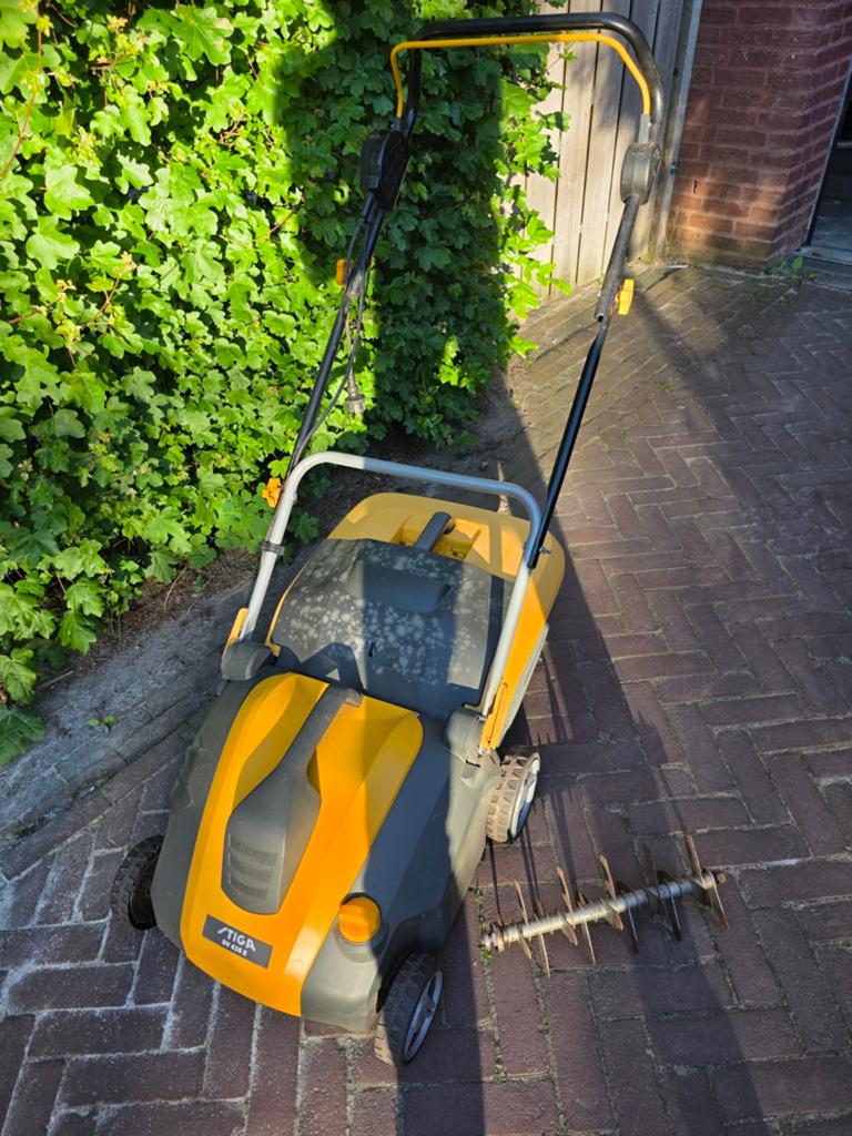 Stiga SV 415 E Verticuteermachine - Krachtig en Efficiënt, Tuin en Terras, Verticuteermachines, Zo goed als nieuw, Elektrisch