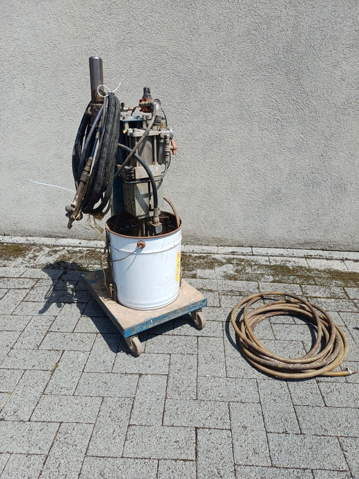 verfspuit machine, Doe-het-zelf en Verbouw, Schildersmaterialen, Ophalen, Gebruikt, Verfspuit of Verfpomp