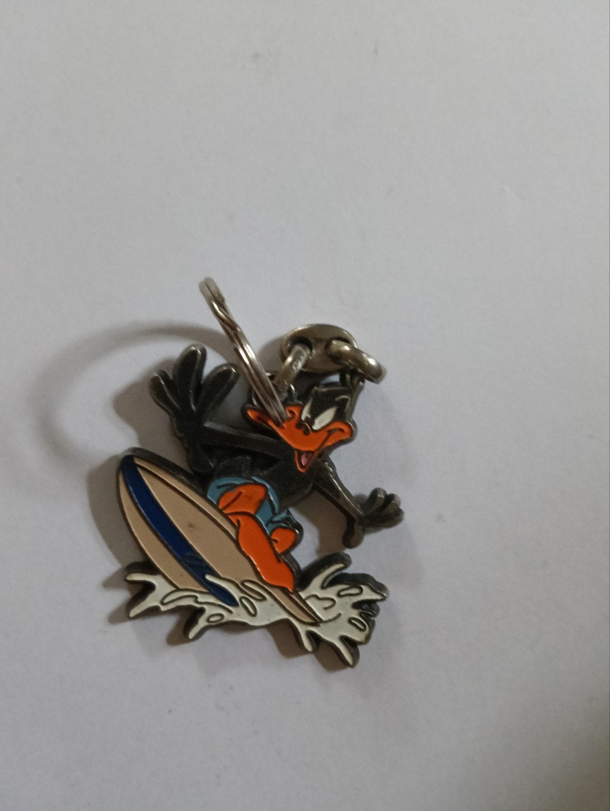 Looney Tunes Daffy Duck surf sleutelhanger, Ophalen of Verzenden, Gebruikt, Knuffel of Figuurtje