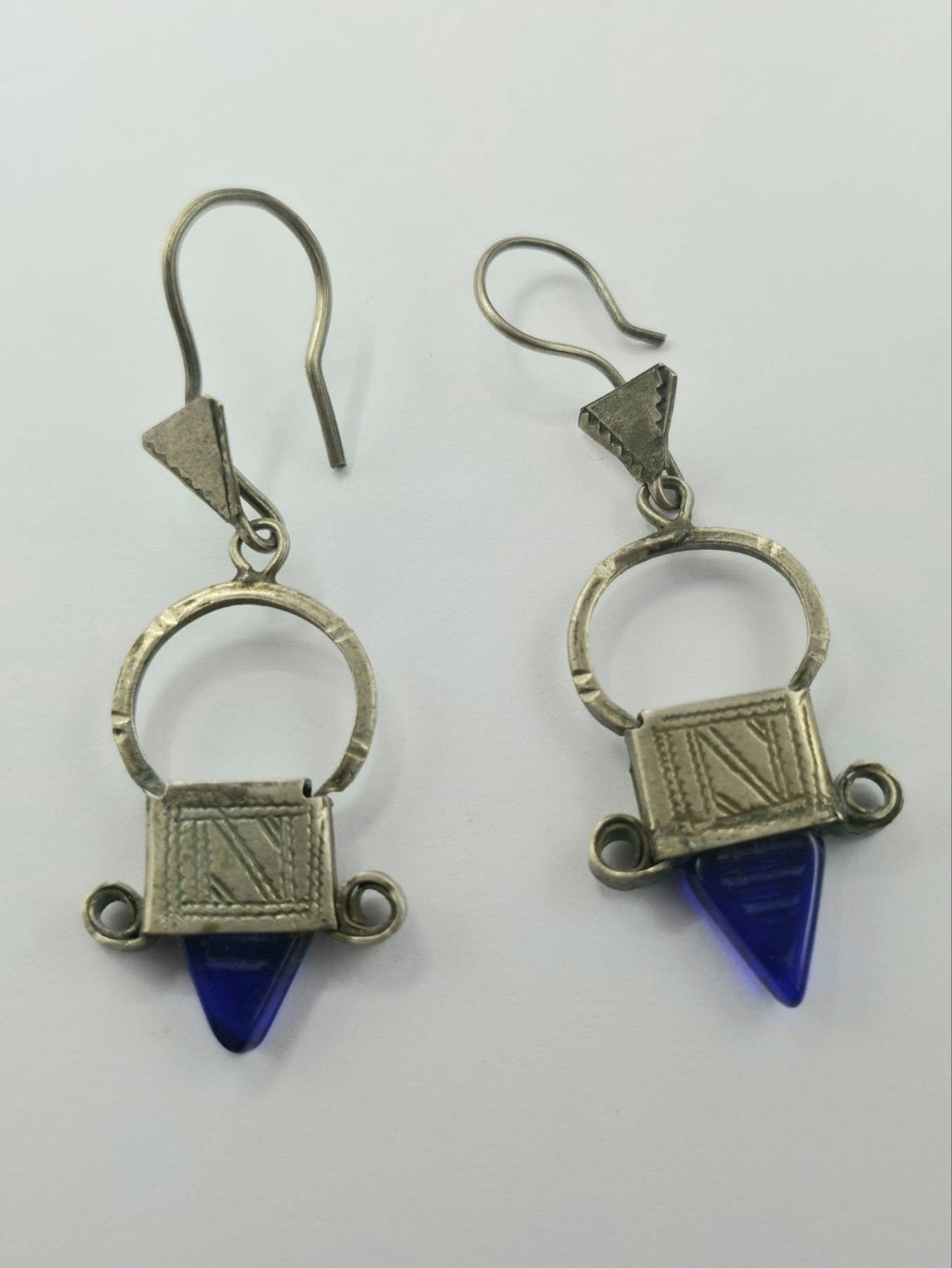 Vintage Zilveren berber Oorbellen Bezet met blauw glas, Verzenden, Zilver