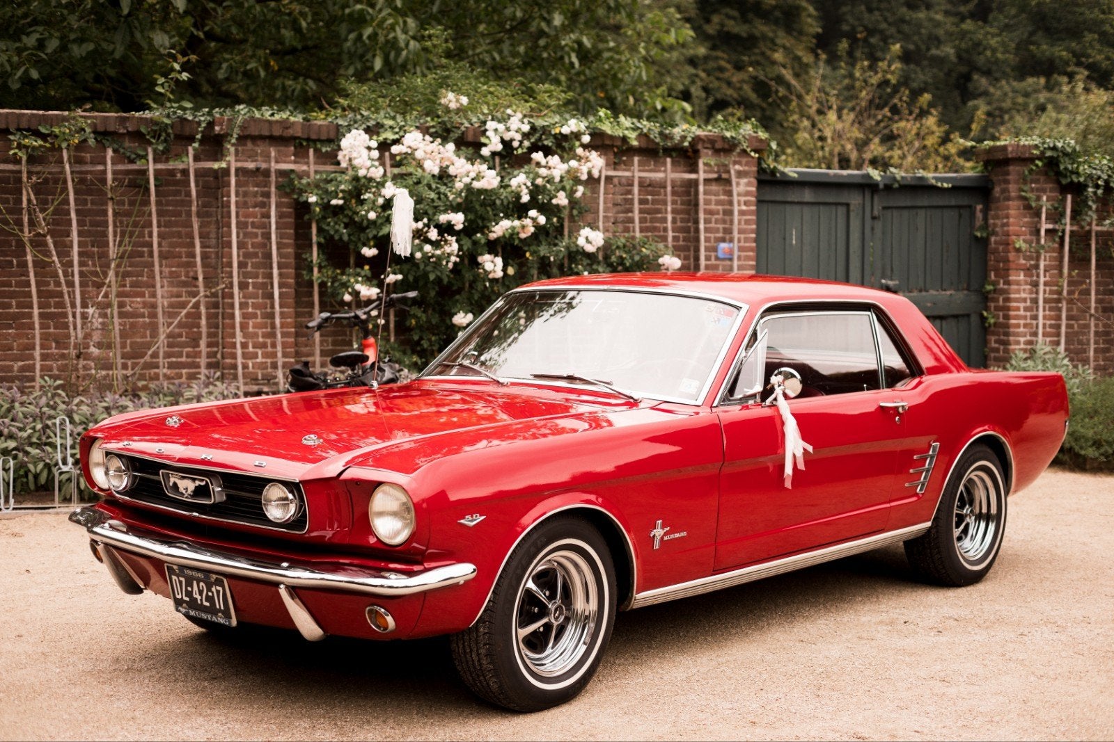 Mustang. Trouwauto. Gala. Bruiloft. Trouwen., Ophalen, Overige kleuren, Accessoires