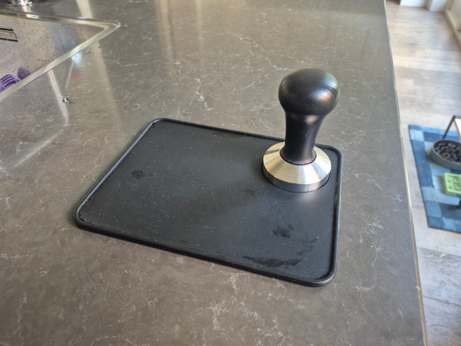 Tamper voor espresso apparaat met houten handvat en matje, Ophalen of Verzenden