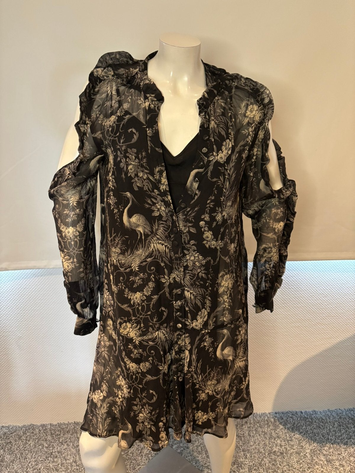kooples zijde jurk met open schouders maat it 44 nl 40, Maat 38/40 (M), Zwart, The kooples, Ophalen of Verzenden