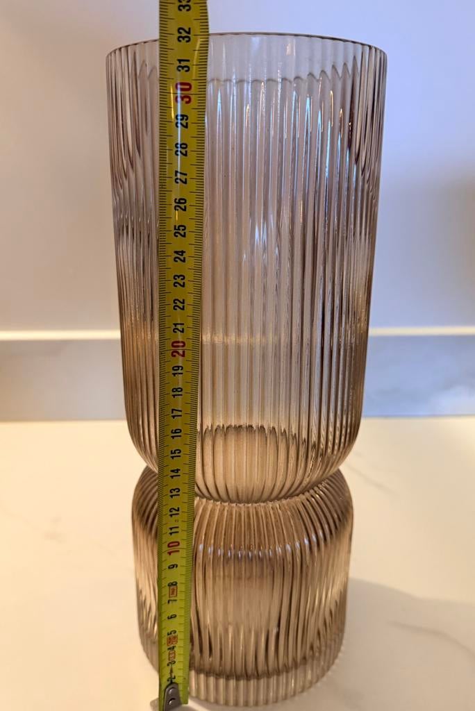 Vaas rook glas ribbel 31 cm zgan Zuss, Overige kleuren, Ophalen of Verzenden, Minder dan 50 cm, Glas