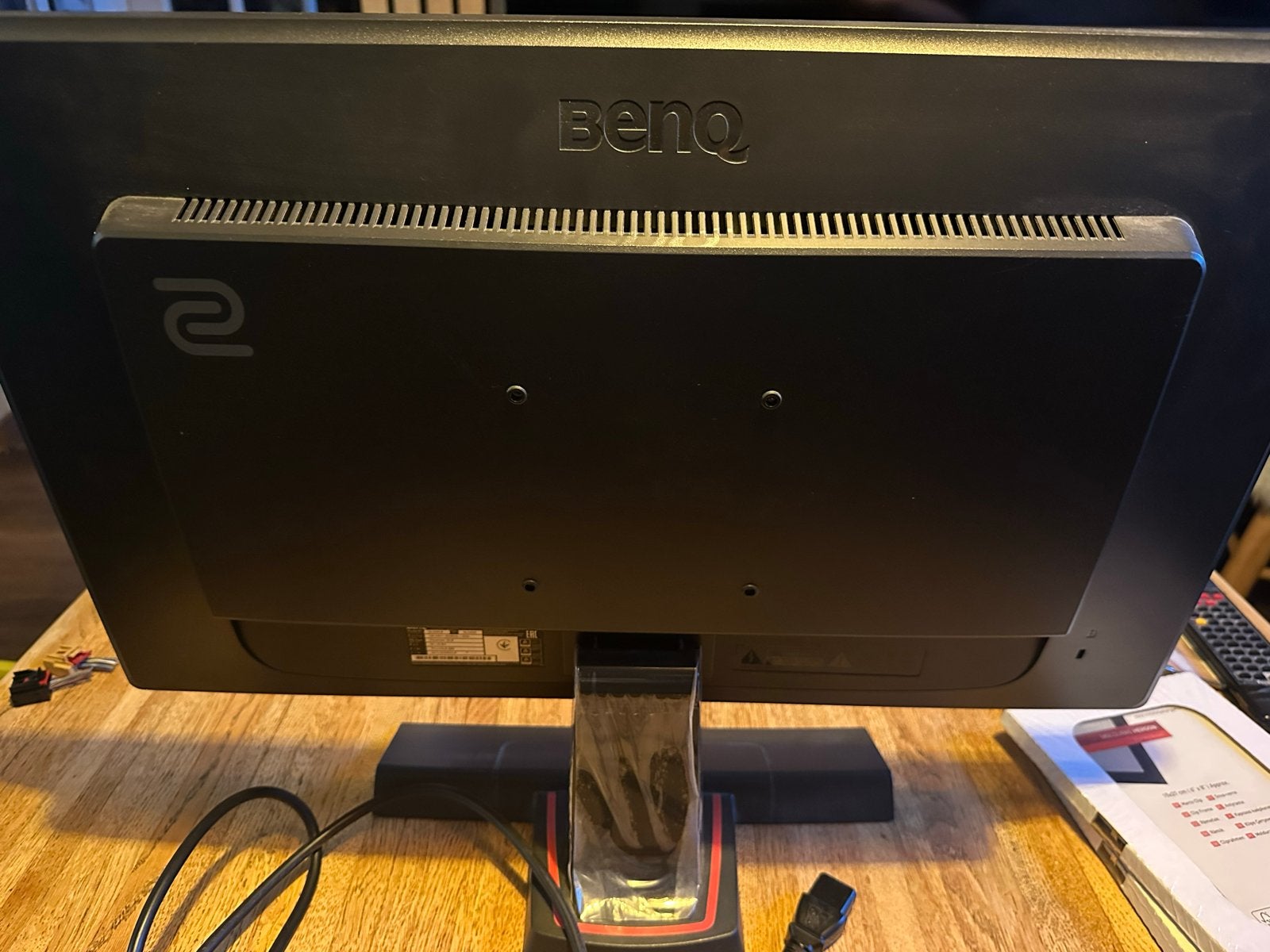 Foto 4 van BenQ EL2870U 28 inch 4K UHD HDR Gaming Monitor