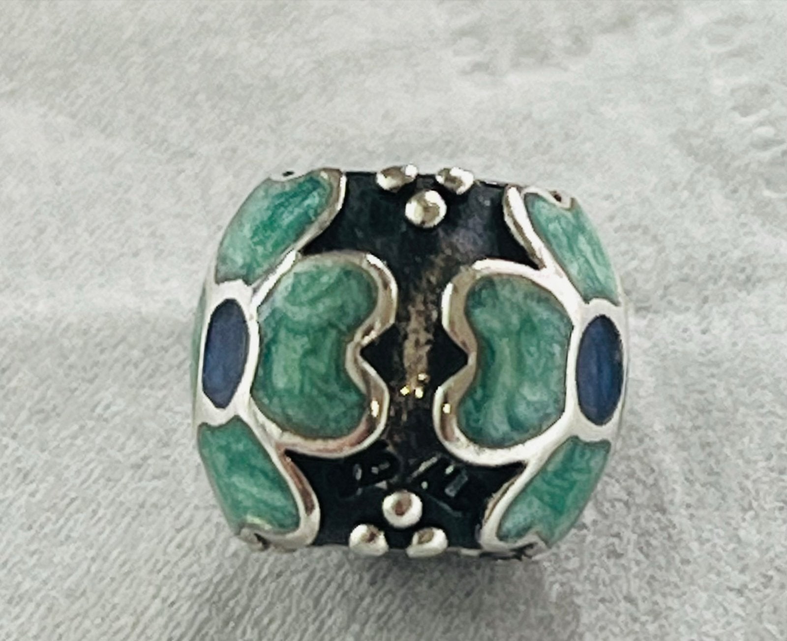 Pandora Blue & Green Enamel Flower Charm - 790433EE pandora, Sieraden, Tassen en Uiterlijk, Verzenden, Pandora, Zo goed als nieuw