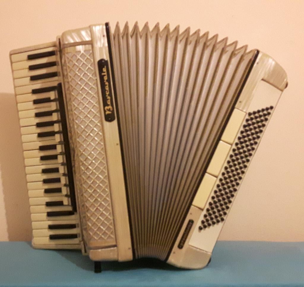 Barcarole 120 bas, 4 korig te koop of te huur, Muziek en Instrumenten, Accordeons, Gebruikt, Met koffer, 120-bas, Ophalen