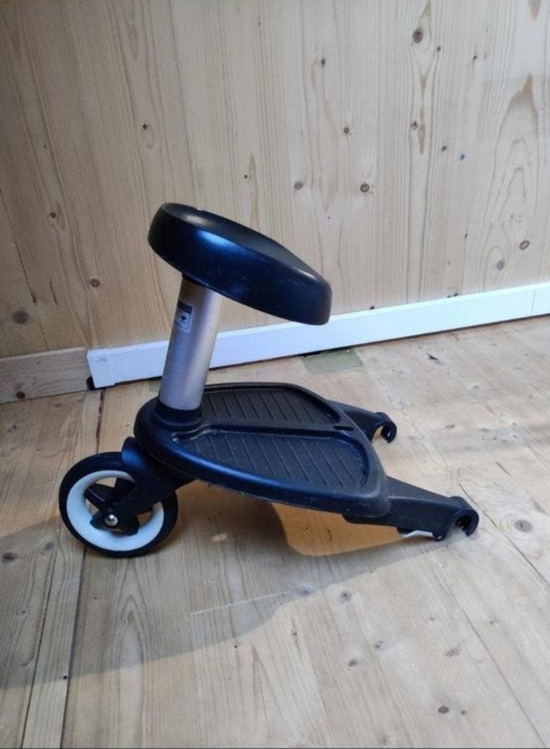 Twoo meerijdplankje met zitje - zwart met witte wielen, Ophalen of Verzenden