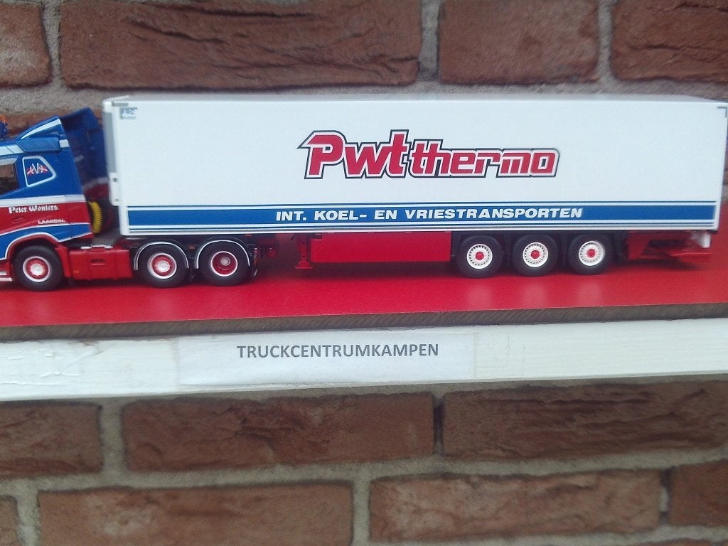Tekno  Volvo  FH5  met  Frigotrailer  van  Peter  Wouters.