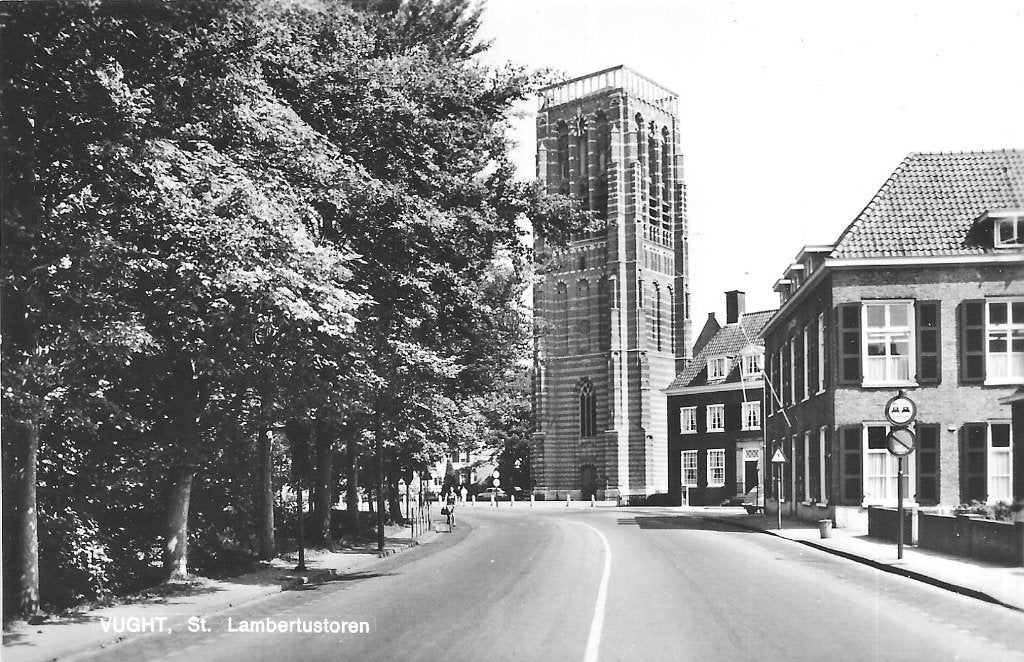 AK Vught - St. Lambertustoren., Verzamelen, Verzenden, 1960 tot 1980, Ongelopen, Noord-Brabant