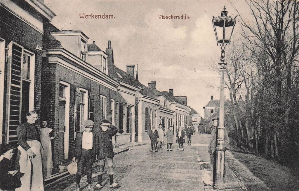 702-374-035 Werkendam Visschersdijk, Verzamelen, Ansichtkaarten | Nederland, Noord-Brabant, Voor 1920, Verzenden
