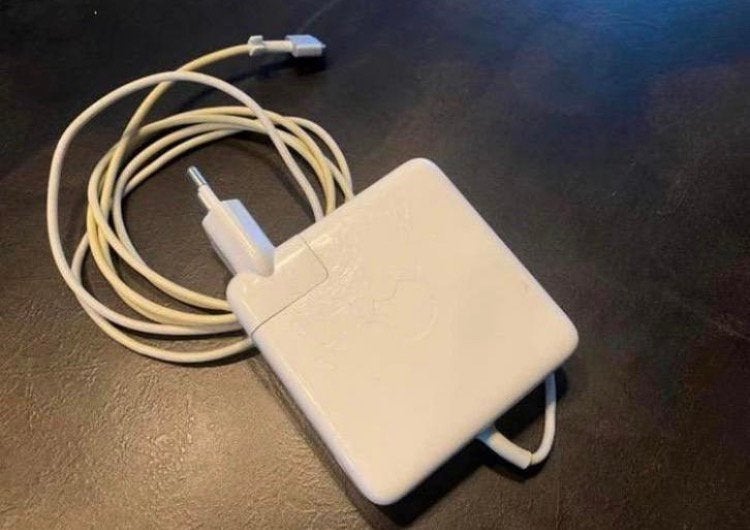 Apple MagSafe 2 oplader 85W. 50€., Computers en Software, Laptop-opladers, Ophalen of Verzenden, Zo goed als nieuw