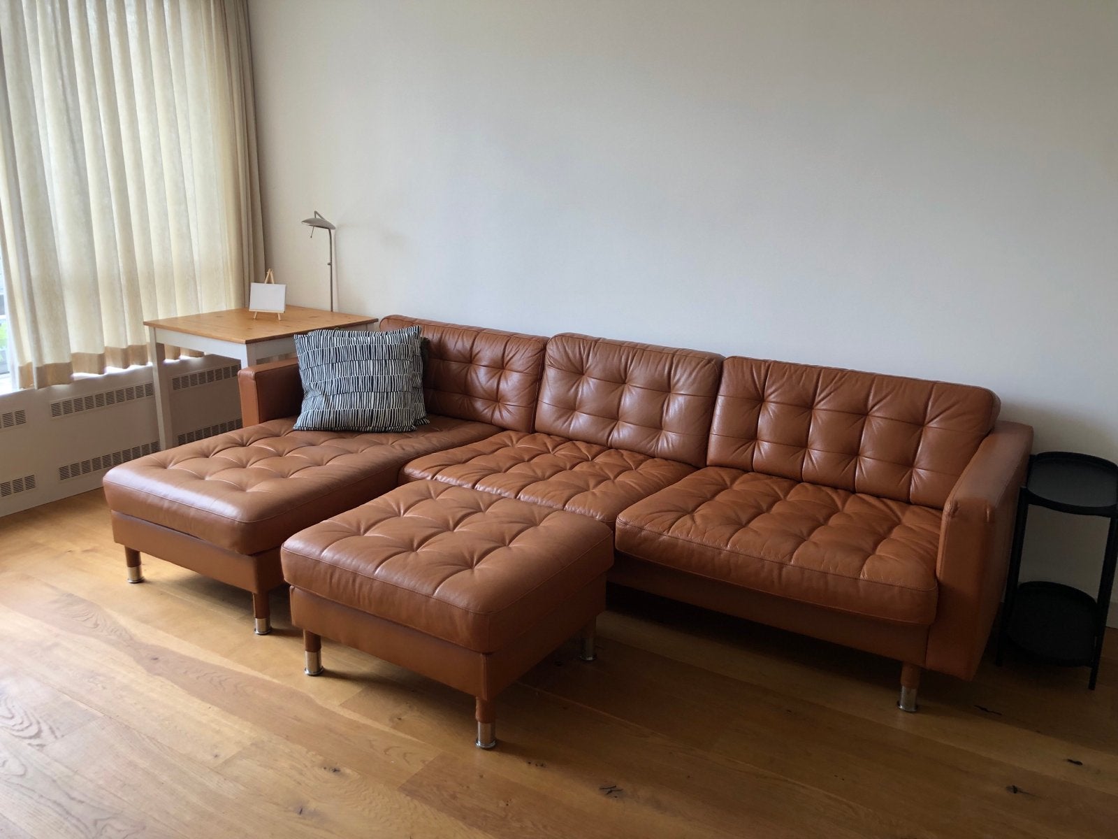 Leren hoekbank met chaise longue en hocker, Ophalen, 250 tot 300 cm, Hoekbank, Zo goed als nieuw