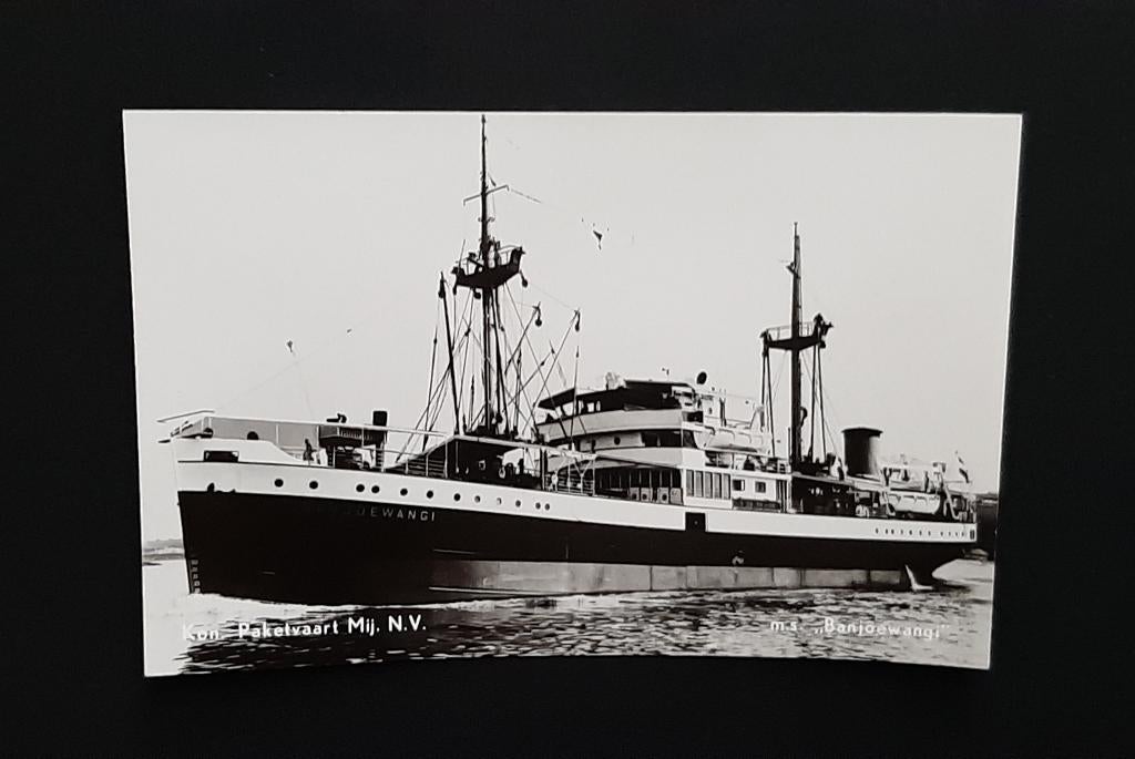 Scheepvaart Banjoewangi van Kon. Paketvaart Mij N.V., Verzamelen, Verzenden, Zo goed als nieuw, Motorboot, Kaart, Foto of Prent