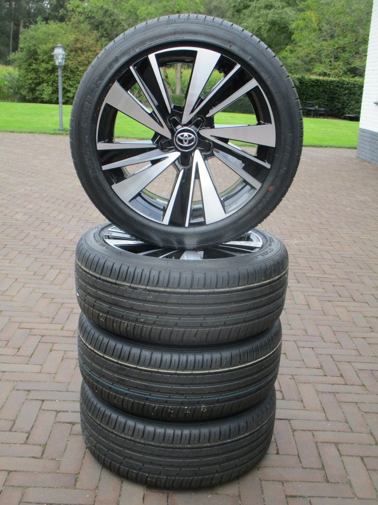 NIEUW Originele Toyota Corolla 17 inch velgen zomer tpms