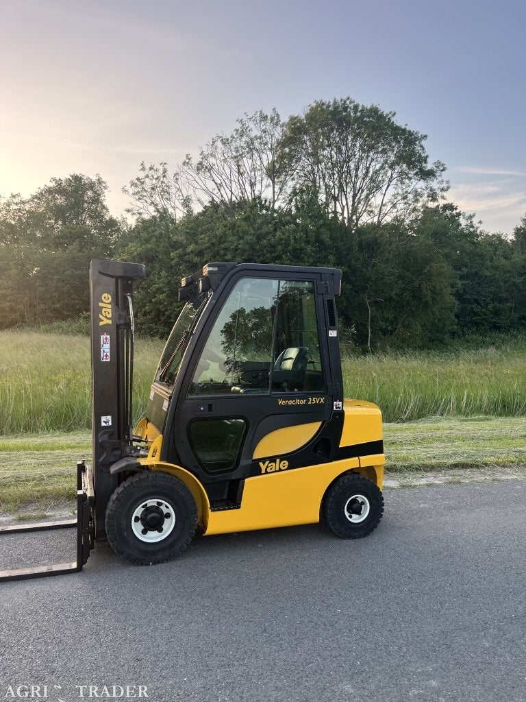 Yale GDP25VX Diesel heftruck triplo sideshift 1447 uur!, Zakelijke goederen, Machines en Bouw | Heftrucks en Intern transport