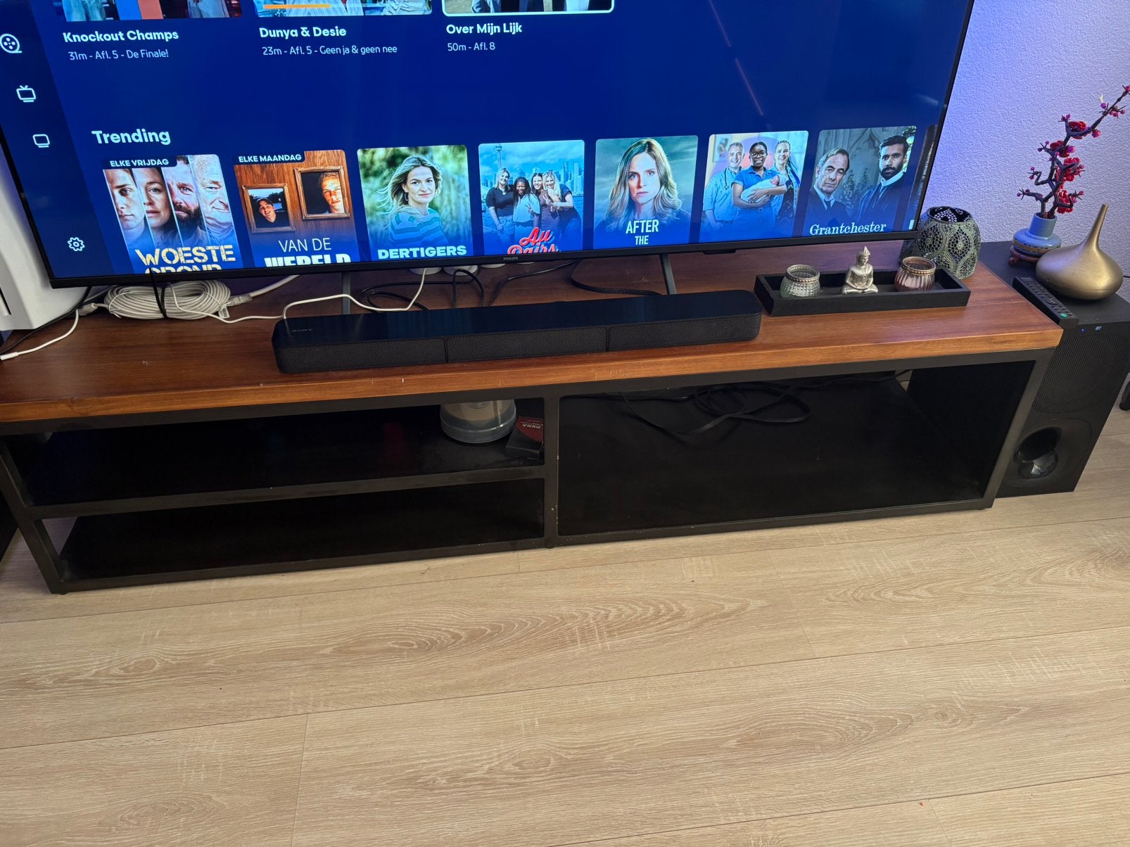 Tv meubel walnoot hout, Huis en Inrichting, Kasten | Televisiemeubels, 150 tot 200 cm, Zo goed als nieuw, Minder dan 100 cm, 25 tot 50 cm