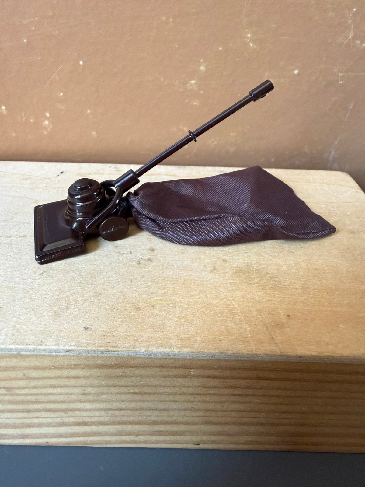 Stofzuiger - lengte ca 10cm - metaal, Ophalen of Verzenden, Zo goed als nieuw, Poppenhuis