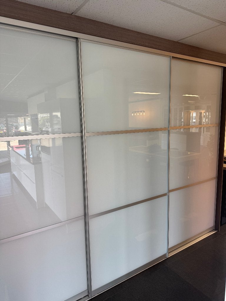 Glazen schuifwand met hanglegkast, Huis en Inrichting, 200 cm of meer, Nieuw, 200 cm of meer, Glas