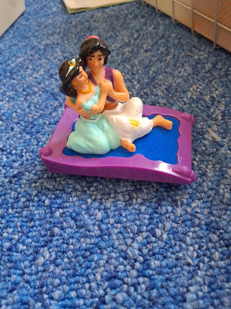 oud vintage aladdin en jasmine op tapijt popje poppetje, Verzenden, Gebruikt, Overige typen