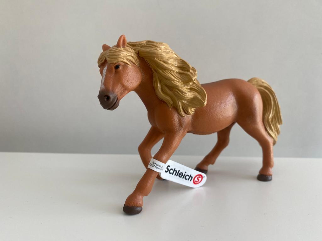 Schleich Ijslander met vaan ~ 13943, Ophalen of Verzenden, Zo goed als nieuw, Paard, Beeldje of Figuurtje