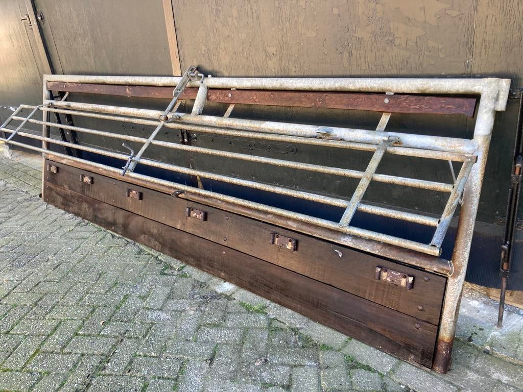 2 voerhekken jongvee (groepshuisvesting), Ophalen