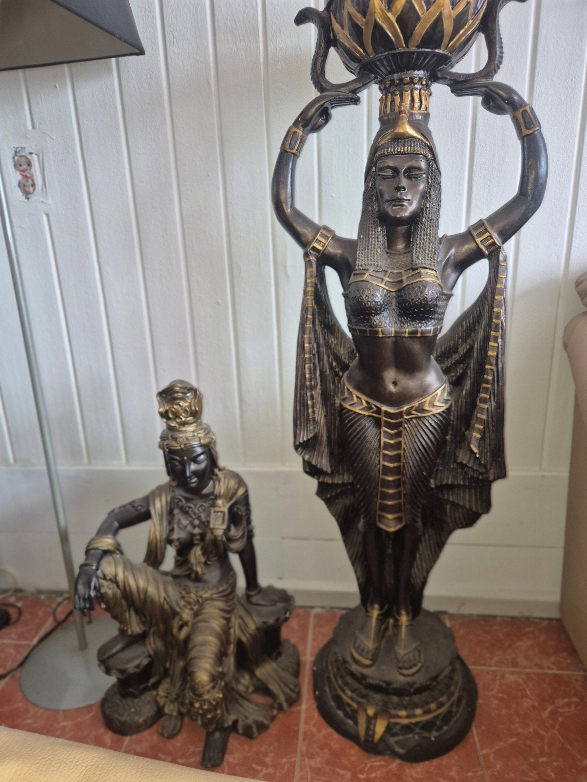 Decoratieve beelden: Egyptische godin en Boeddha, Ophalen, 50 - 100 cm, Handgemaakt, Overige materialen