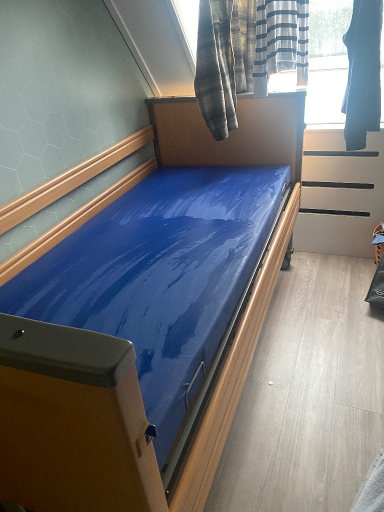 Elektrische Hoog Laag bed, Ophalen, Zo goed als nieuw