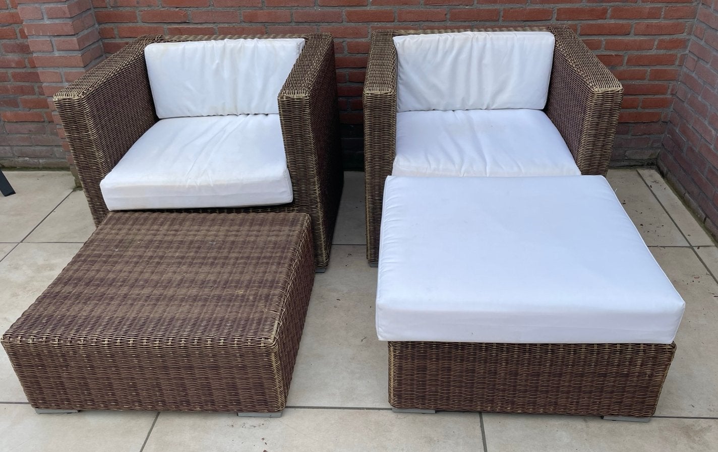 2x tuinstoel met voetstuk, Ophalen, Zo goed als nieuw, Wicker, 2 zitplaatsen